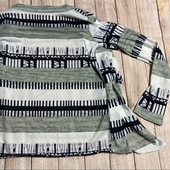 Lightweight Patterned Cardigan - Picture 11 of 12